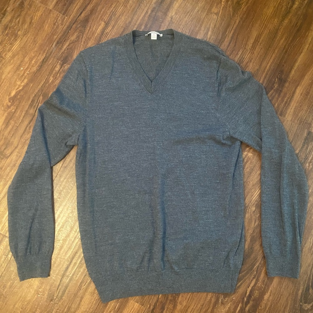 Mens v-neck grey sweater